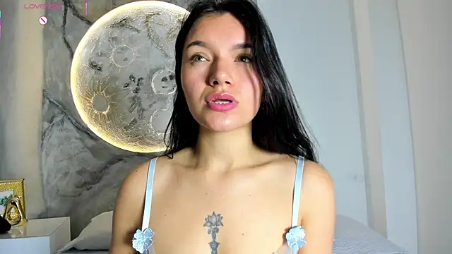 Snapshot of RoxanaBorns_ chatting on November 9, 2025, 12:58 pm RoxanaBorns online show from November 9, 2025, 12:58 pm