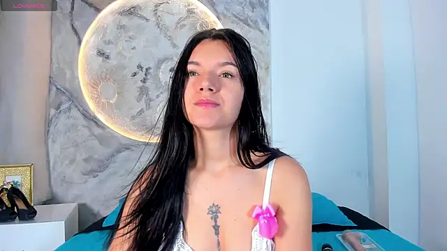 Snapshot of RoxanaBorns_ chatting on November 13, 2025, 12:26 pm RoxanaBorns online show from November 13, 2025, 12:26 pm