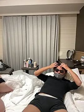 POMUPOMUPURIN2 online show from November 28, 2025, 11:13 am