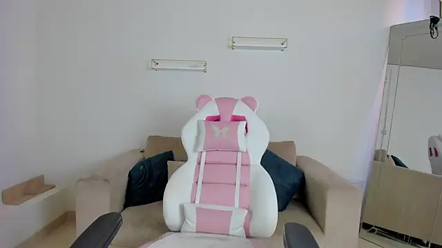 april smiith online show from November 27, 2025, 12:07 pm