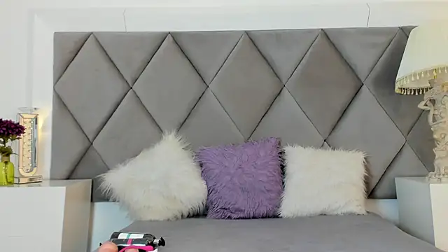 GiadaRizzo online show from November 25, 2025, 5:35 pm