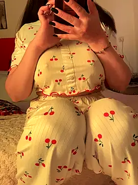 OnlyRima online show from November 24, 2025, 1:33 pm