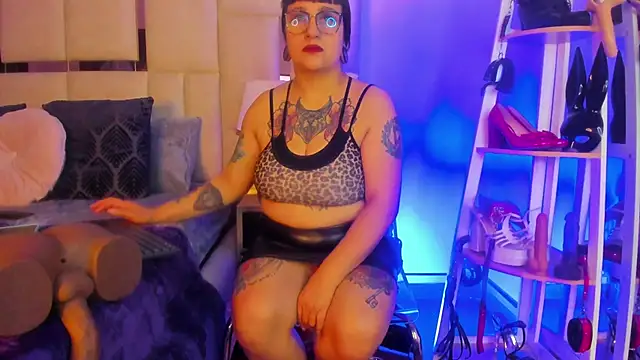 Violett Novoa online show from November 17, 2025, 11:38 am