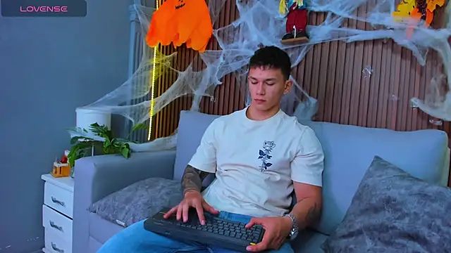 Thomas moon online show from October 29, 2025, 11:23 am