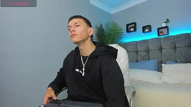 Thomas moon online show from March 3, 2026, 1:17 pm