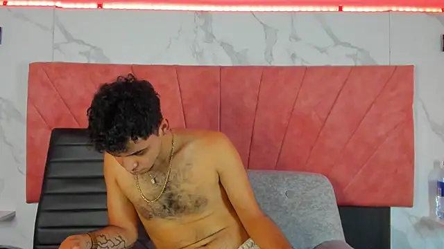 Snapshot of HellAndDante_ chatting on February 6, 2026, 12:15 am HellAndDante online show from February 6, 2026, 12:15 am