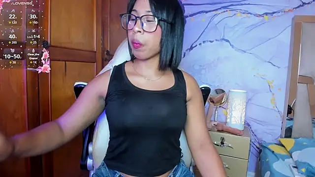 Snapshot of Elowen_Clark chatting on October 22, 2025, 7:46 pm Elowen Clark online show from October 22, 2025, 7:46 pm