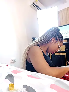 Elowen Clark online show from February 14, 2026, 7:21 pm