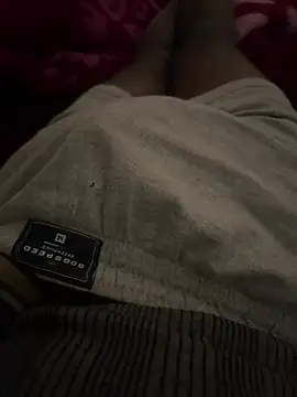 Snapshot of meralund9inch chatting on February 10, 2026, 5:11 am meralund9inch online show from February 10, 2026, 5:11 am