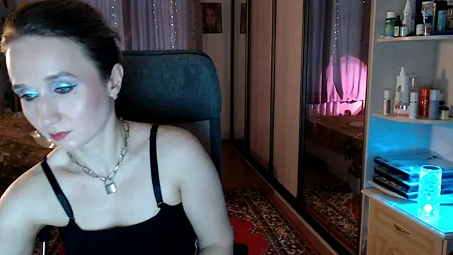 ClassyInna online show from December 3, 2025, 9:07 am