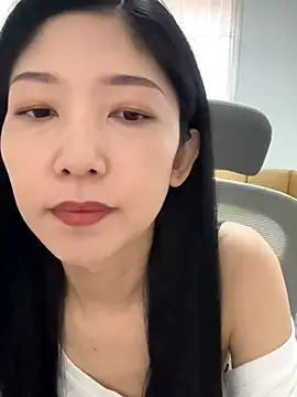 xiaoxianerw online show from December 1, 2025, 6:51 am