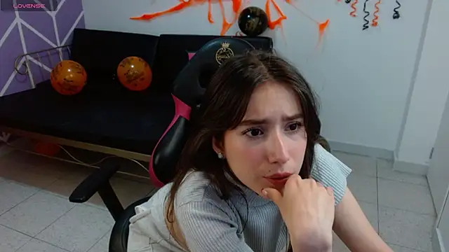 Adhara Kitten online show from October 27, 2025, 1:04 pm