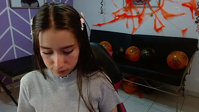 Adhara Kitten online show from November 6, 2025, 1:12 pm