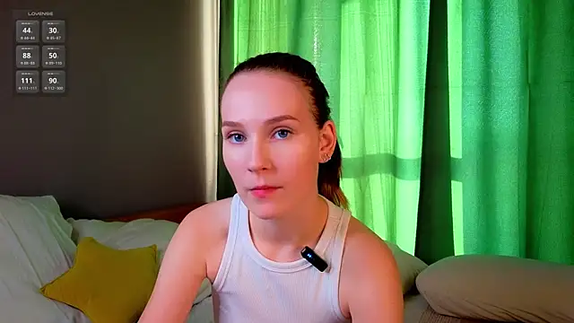 QueenieHathaway online show from September 23, 2025, 1:19 am
