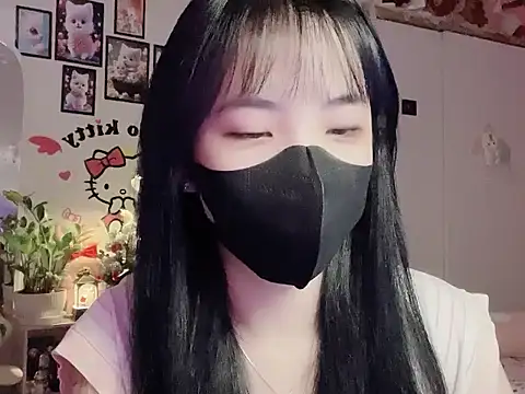 keelinnn19 online show from December 4, 2025, 7:44 pm