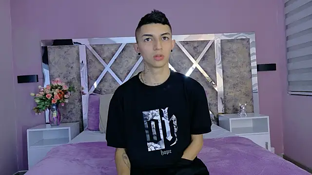 NickandAbby  online show from October 27, 2025, 12:09 pm