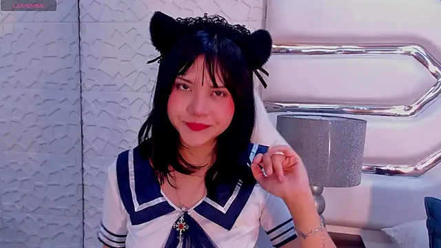 TatiLee online show from November 21, 2025, 5:55 pm