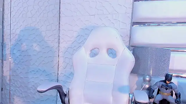 TatiLee online show from December 22, 2025, 12:46 pm