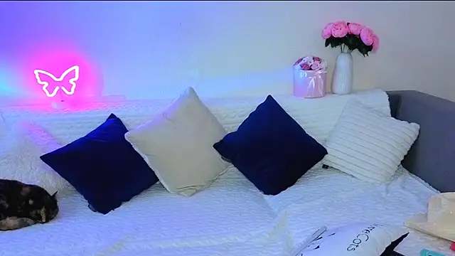 Bella Hillss online show from October 11, 2025, 6:28 pm