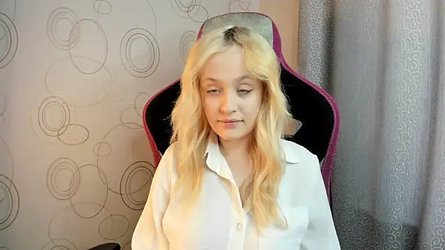 Julliakoill online show from February 10, 2026, 10:19 am