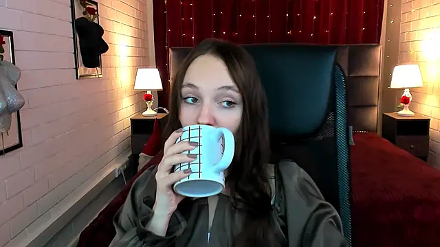 Snapshot of ameliaglamour chatting on November 18, 2025, 5:39 pm ameliaglamour online show from November 18, 2025, 5:39 pm