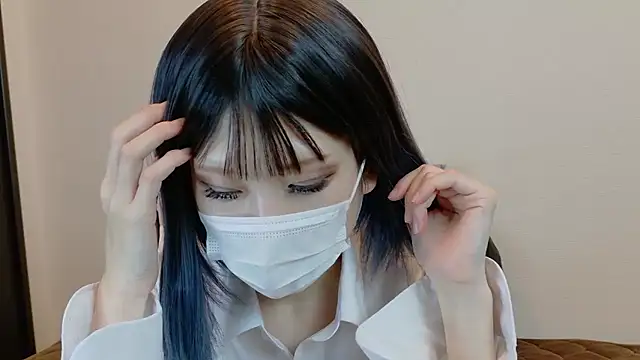 sarina at online show from December 15, 2025, 9:35 am