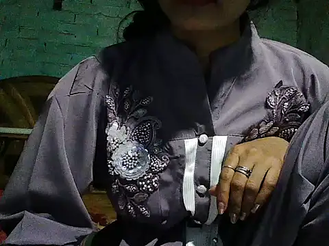 ROSE GOLDE online show from October 28, 2025, 11:58 am