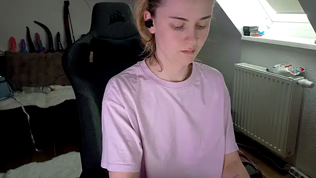 Snapshot of Melly4You chatting on May 21, 2026, 3:19 pm Melly4You online show from May 21, 2026, 3:19 pm