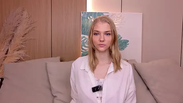 Snapshot of 4example_Chloe chatting on June 18, 2026, 5:30 am 4example Chloe online show from June 18, 2026, 5:30 am