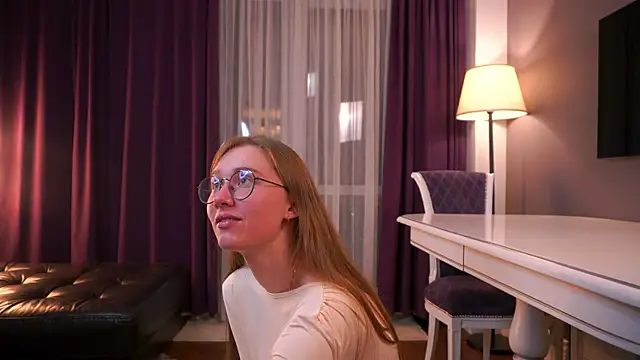 HarrietGeorge online show from October 15, 2025, 2:28 pm