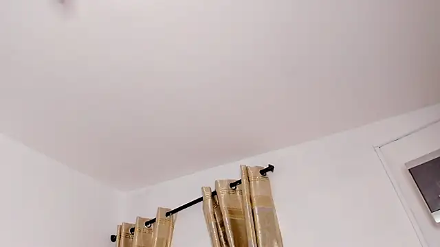 TANISHA HILL online show from November 18, 2025, 7:18 pm