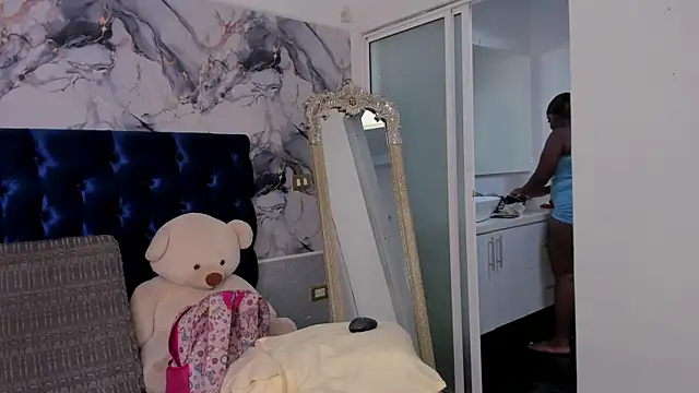 TANISHA HILL online show from November 26, 2025, 7:37 pm