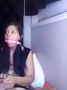 sweetnjuicyyy online show from November 19, 2025, 6:35 am