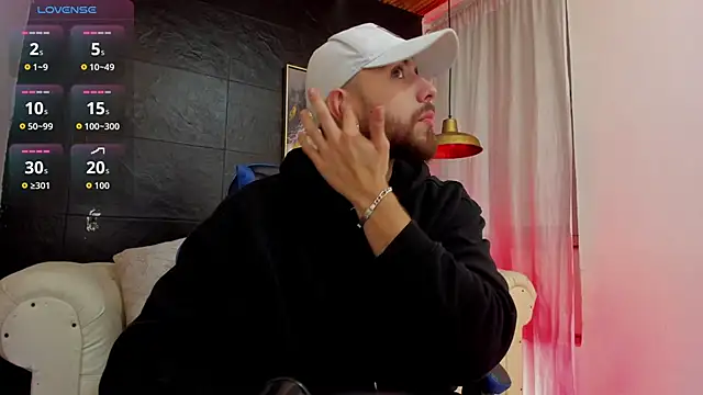 Maximo Wolff online show from November 2, 2025, 8:00 pm