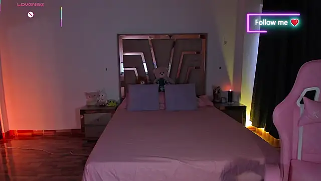 lunaarose online show from February 7, 2026, 8:34 pm