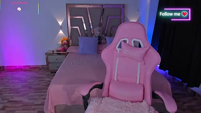 lunaarose online show from March 10, 2026, 4:06 am