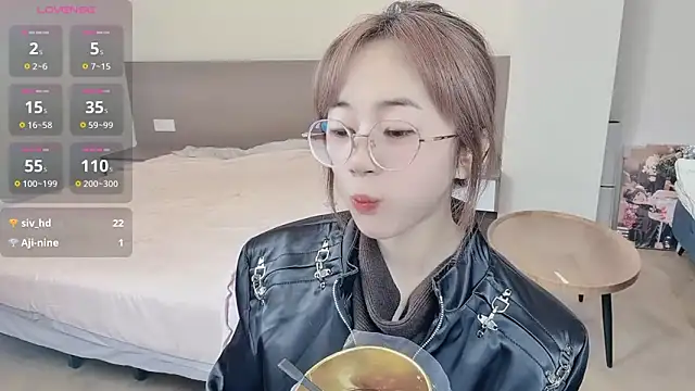 nini a online show from November 20, 2025, 10:26 am