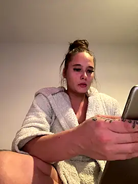 LollyLove  online show from November 22, 2025, 7:02 pm