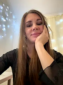 LucieMack online show from October 20, 2025, 8:20 pm