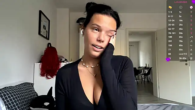 MaydaCornwall online show from October 22, 2025, 7:08 am