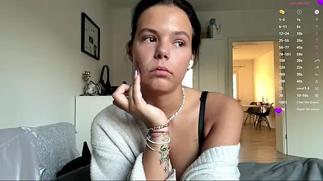 MaydaCornwall online show from November 22, 2025, 8:02 am