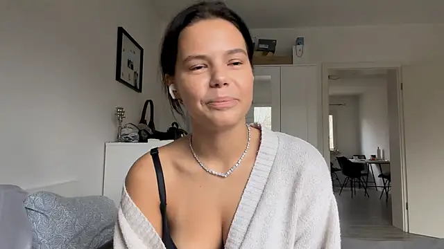 MaydaCornwall online show from December 3, 2025, 8:00 am