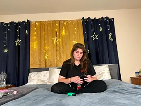 Eliza Kennedy online show from December 4, 2025, 12:20 am