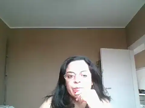 ITALIANASISIXX online show from February 8, 2026, 9:02 am