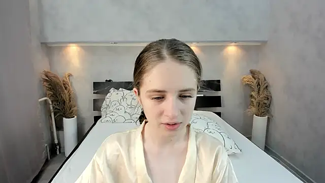 Camilla Kelly online show from October 31, 2025, 1:06 am