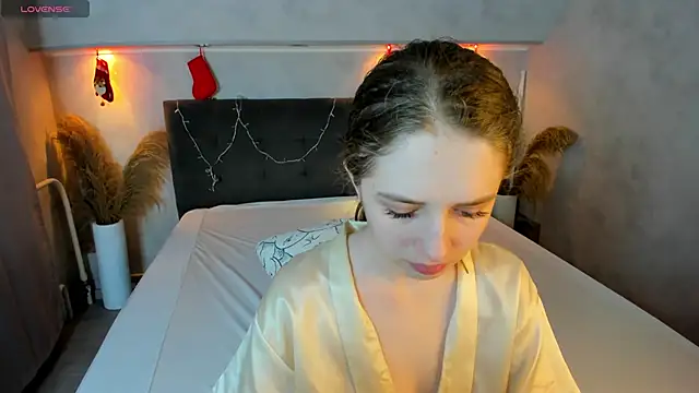 Camilla Kelly online show from February 12, 2026, 1:22 am