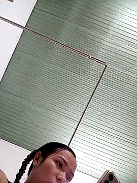 Snapshot of Rose_194 chatting on October 15, 2025, 2:50 pm Rose 194 online show from October 15, 2025, 2:50 pm