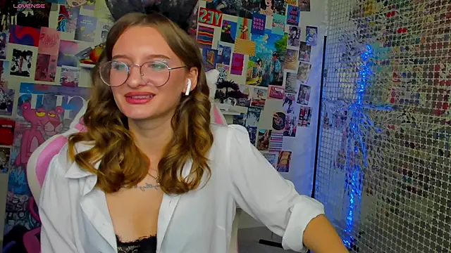 Maryyy May online show from September 30, 2025, 4:34 pm