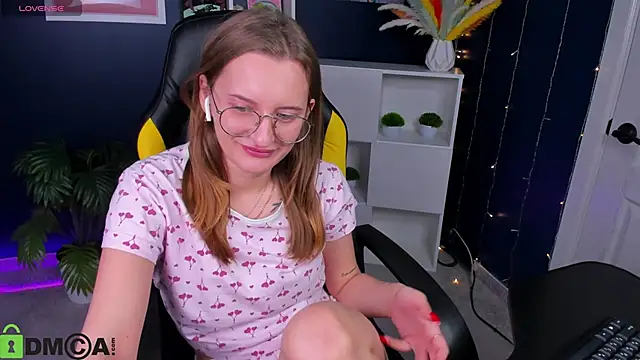 Maryyy May online show from October 2, 2025, 6:26 pm