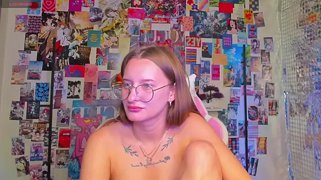 Maryyy May online show from October 13, 2025, 5:46 pm